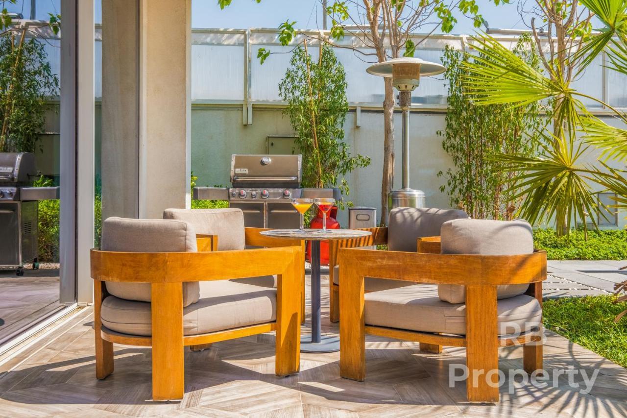 Five Palm Beach Villa - Three Floors, Private Pool, Jacuzzi Dubai Exterior photo
