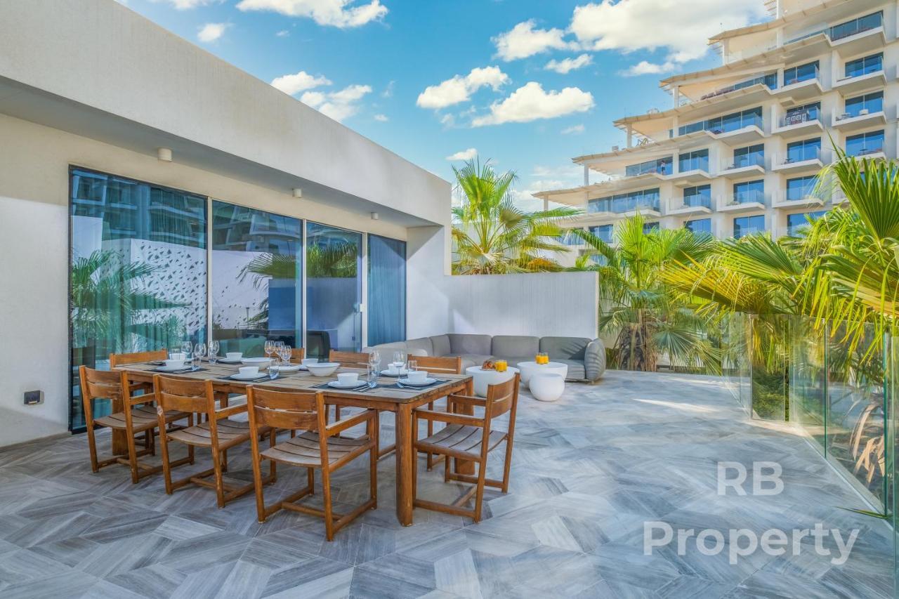 Five Palm Beach Villa - Three Floors, Private Pool, Jacuzzi Dubai Exterior photo